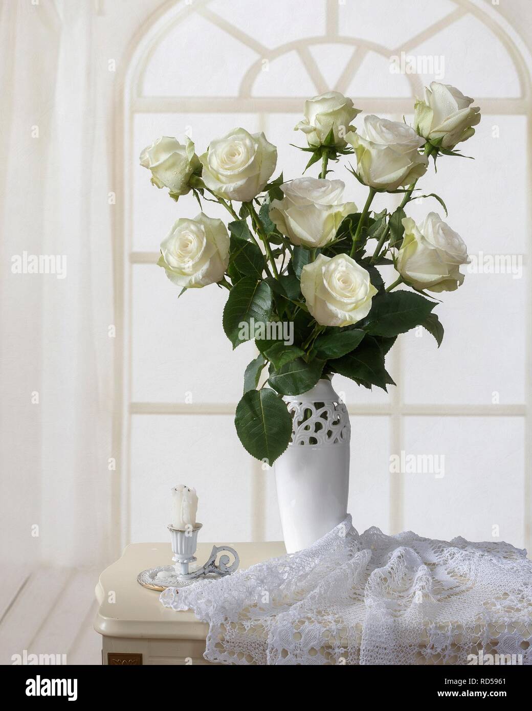 Still life with bouquet of garden roses Stock Photo - Alamy