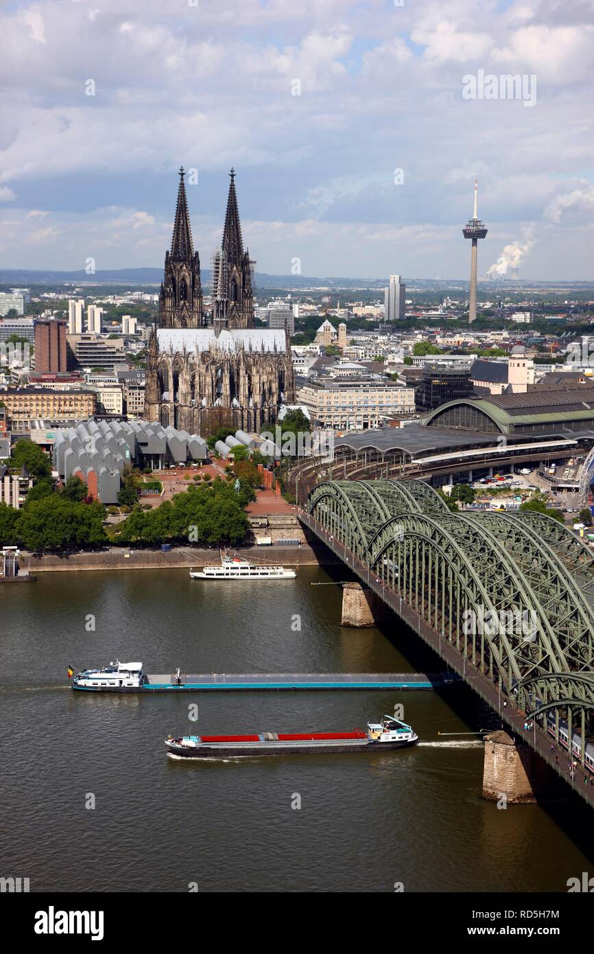 Cologne city centre with cathedral and Hohenzollern Bridge, Museum Ludwig, Rhine, Main Station, North Rhine-Westphalia Stock Photo