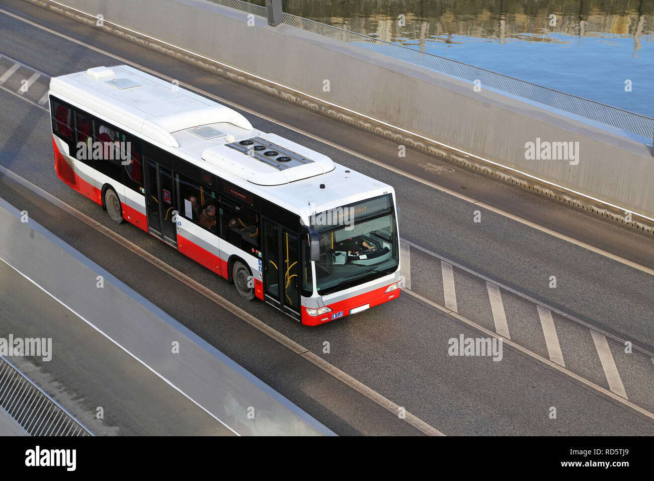 Bus extra hi-res stock photography and images - Alamy