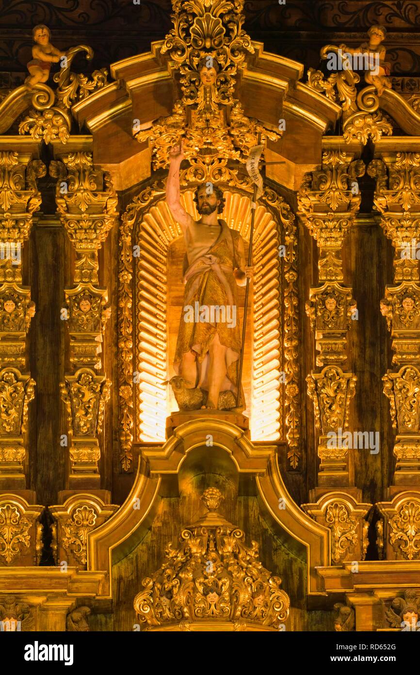 San Juan Bautista or Parochial Mayor Church, interior, altar made of cedar wood with gold inlaid work, Remedios Stock Photo