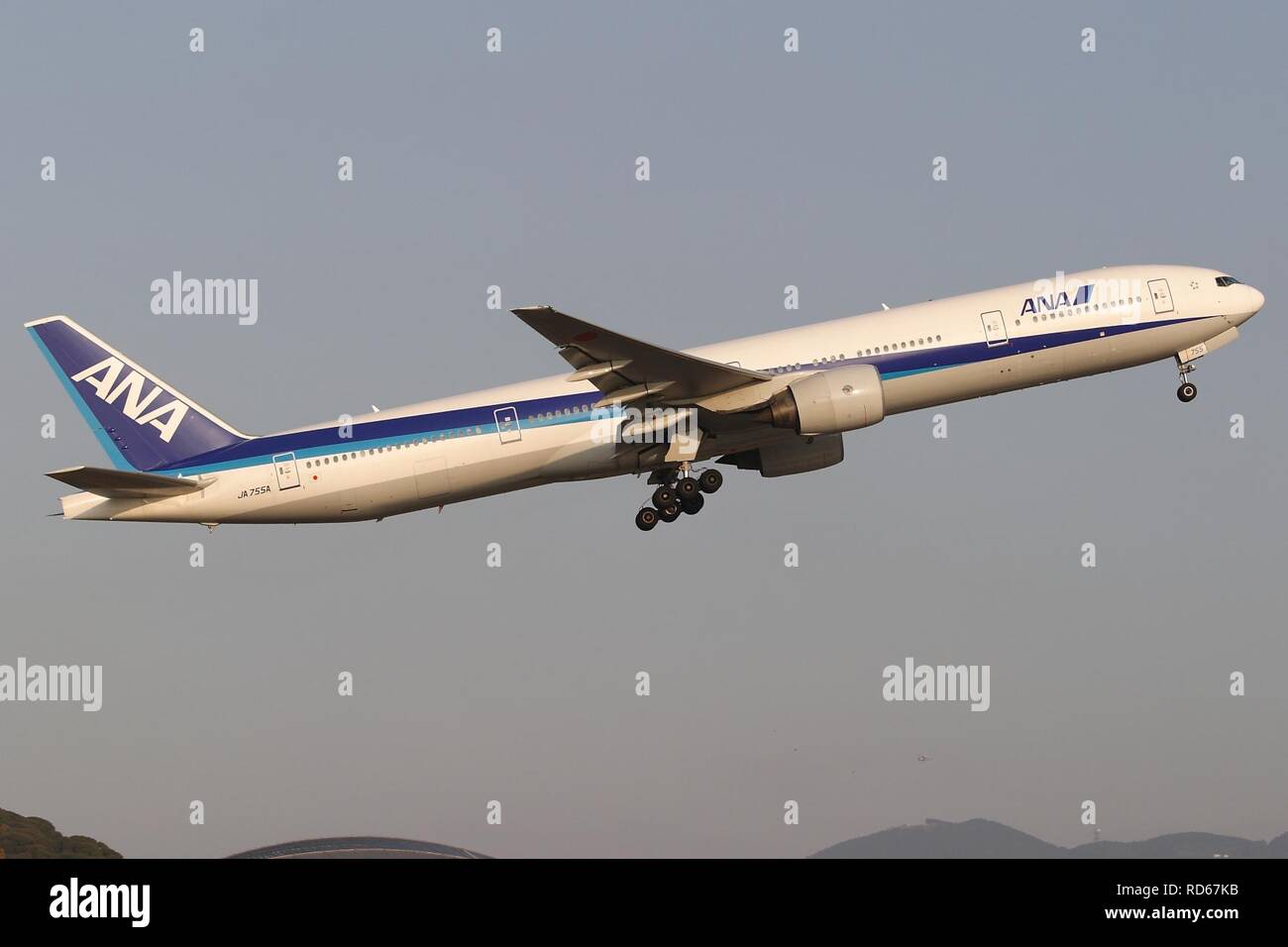 B777 300 hi-res stock photography and images - Alamy