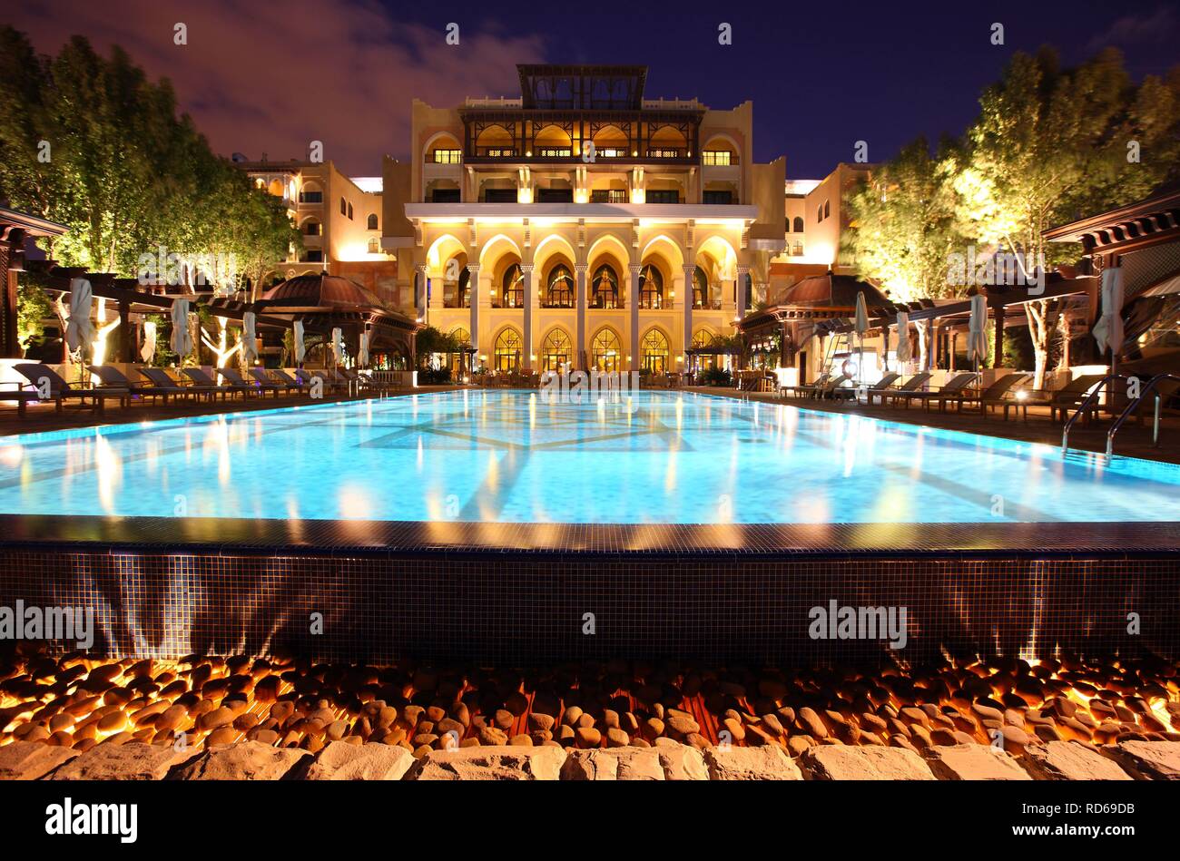 Hotel Pool, Shangri-La Hotel, Qaryat Al Beri, Abu Dhabi, United Arab Emirates, Middle East Stock Photo