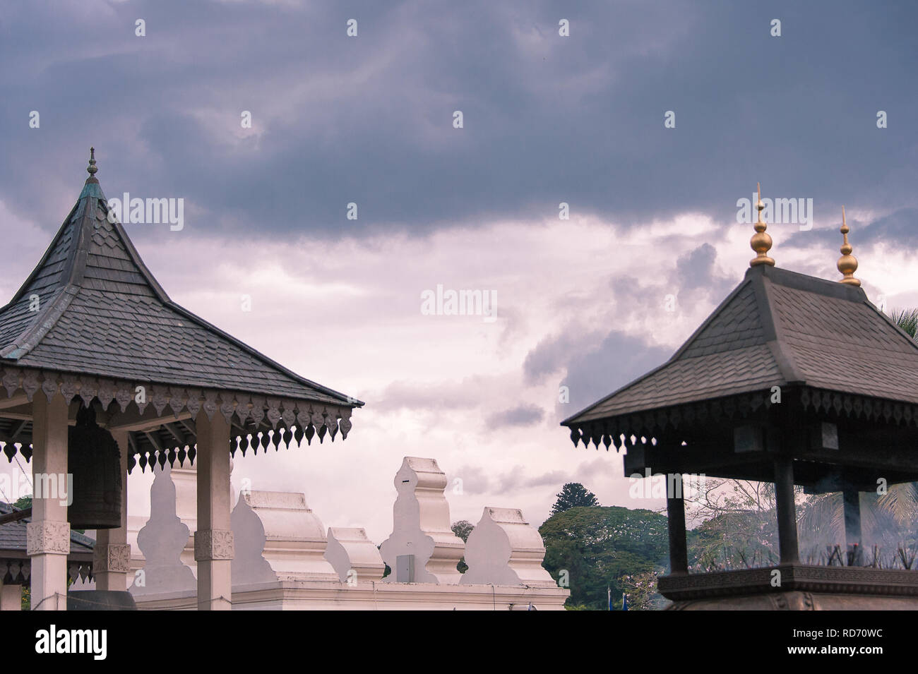 Giant incense sticks hires stock photography and images Alamy