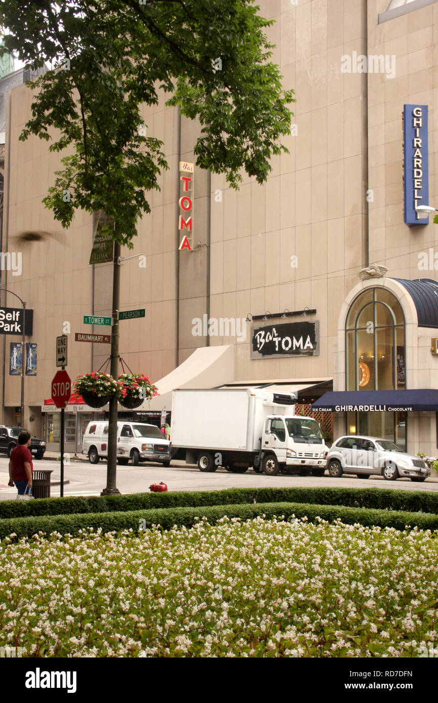 Downtown chicago, shops hires stock photography and images Alamy