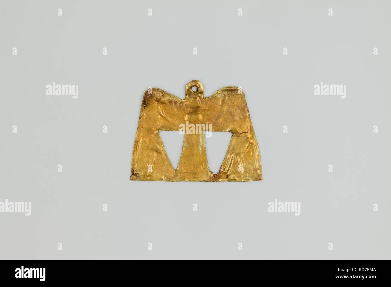 Amulet depicting two baboons flanking a djed pillar with sundisk and atef-crown Stock Photo