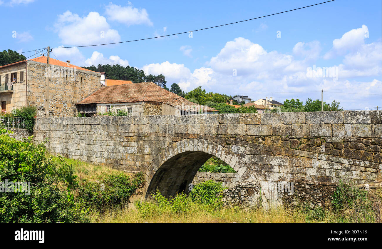View of the medieval bridge in granite masonry of village of Matanca, Fornos  de Algodres, Portugal Stock Photo - Alamy