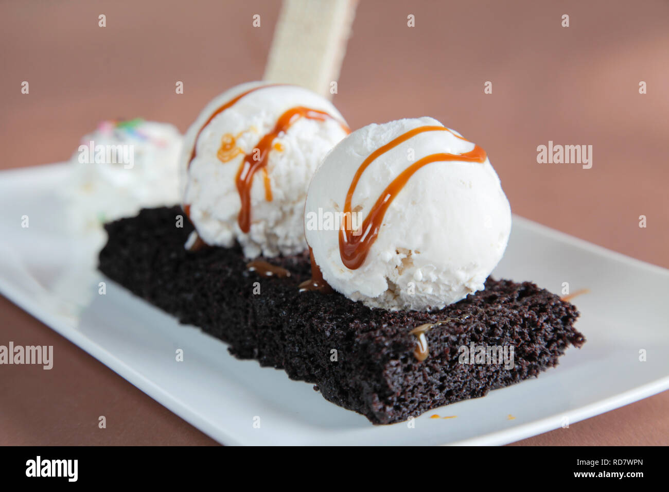Chocolate brownies with vanilla ice cream hires stock photography and