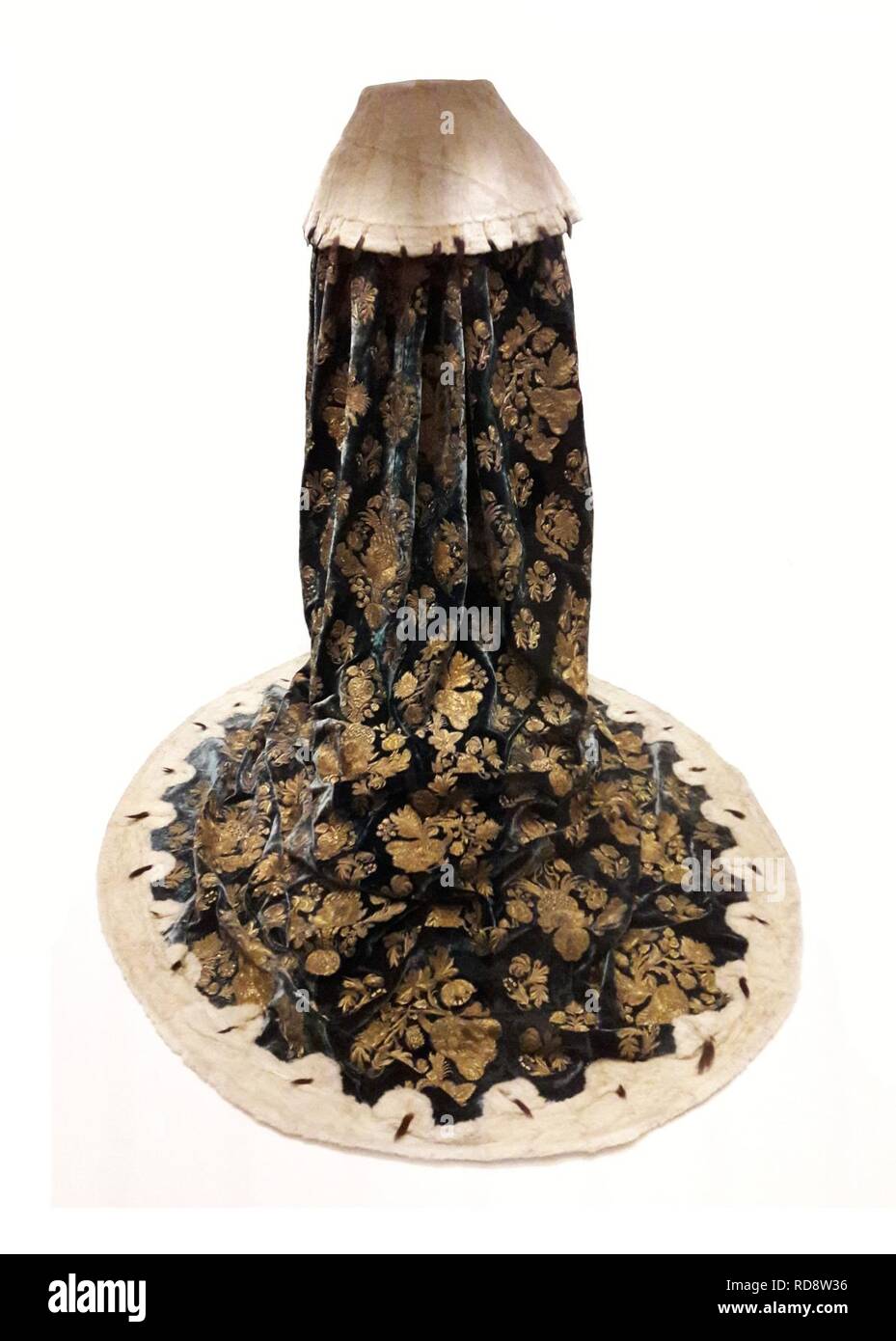 Coronation mantle Cut Out Stock Images & Pictures - Alamy
