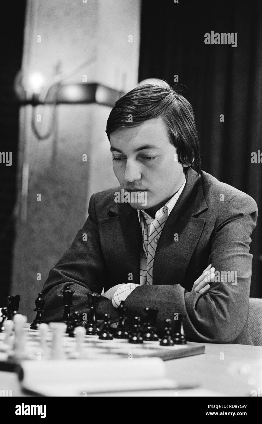 Russian chess grandmasters Boris Spassky, right, and Anatoly