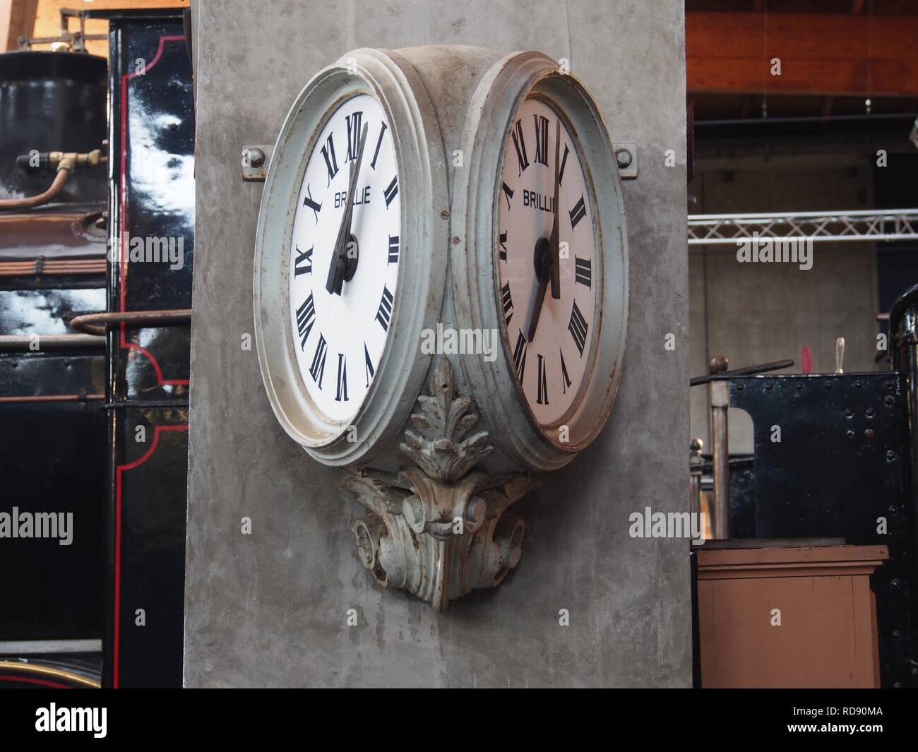 Horloge de gare hi-res stock photography and images - Alamy