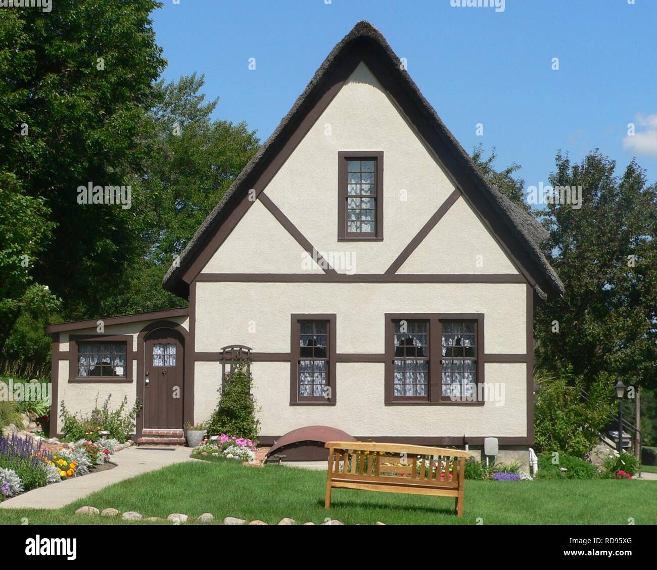 Anne Hathaway Cottage, Wessington Springs, from S 1 Stock Photo Alamy
