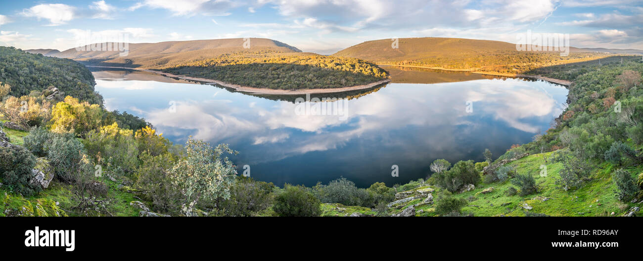 Extremadura and the Tietar river crossing the rugged terrain making a meander curve. Amazing idyllic green scenery at Monfragüe National Park Stock Photo