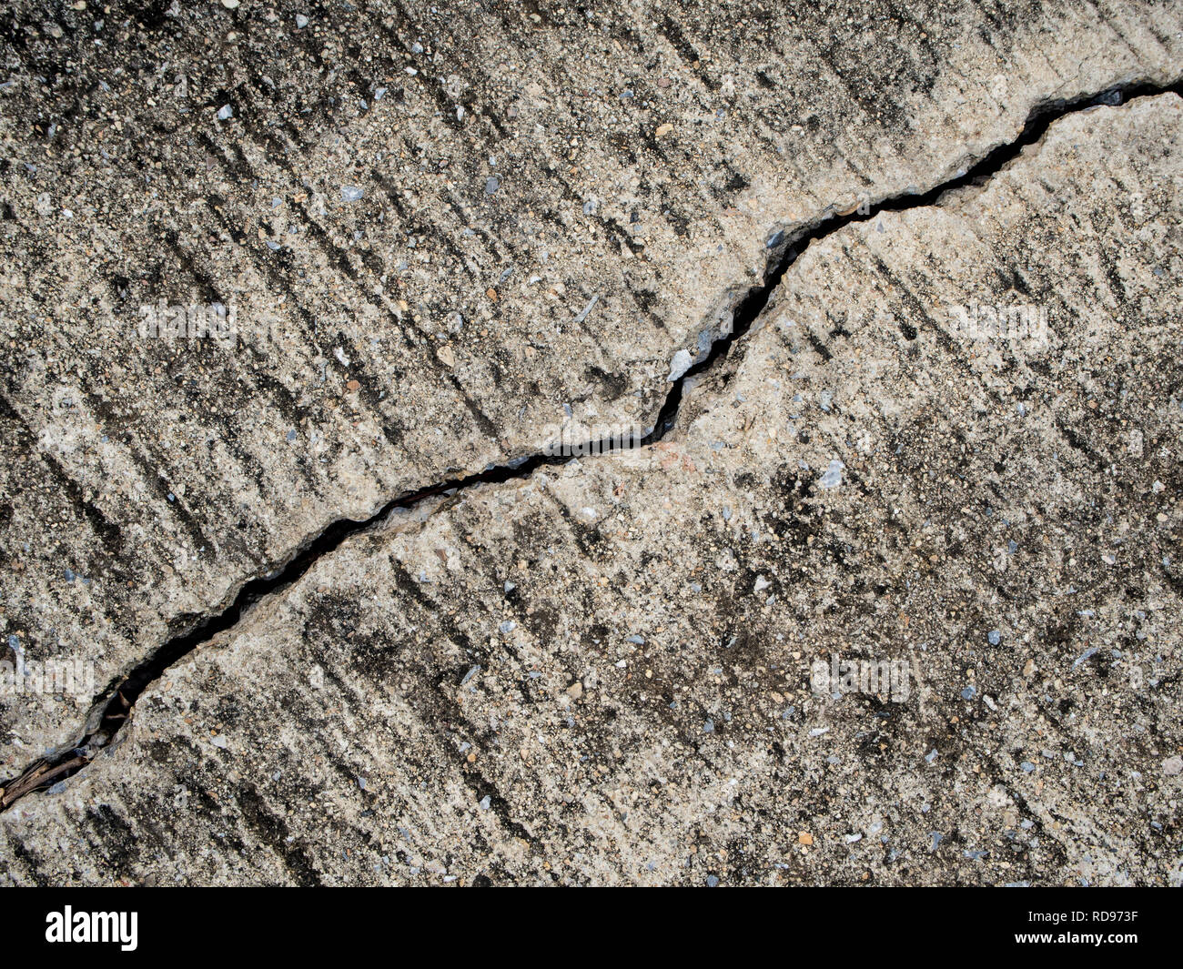 Concrete cracked construction hi-res stock photography and images - Alamy