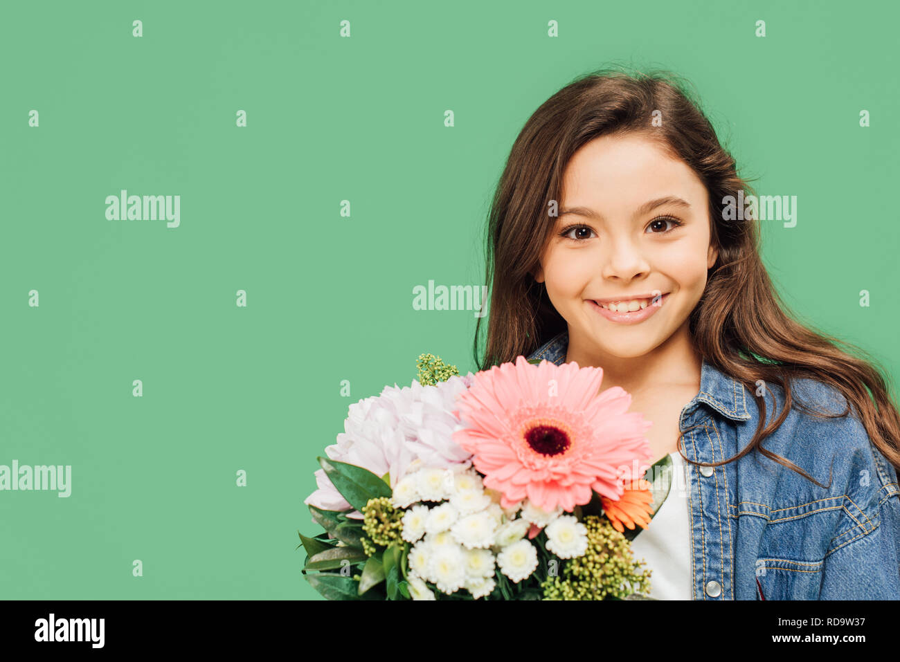 Child looking to flower bouquet hi-res stock photography and images - Alamy