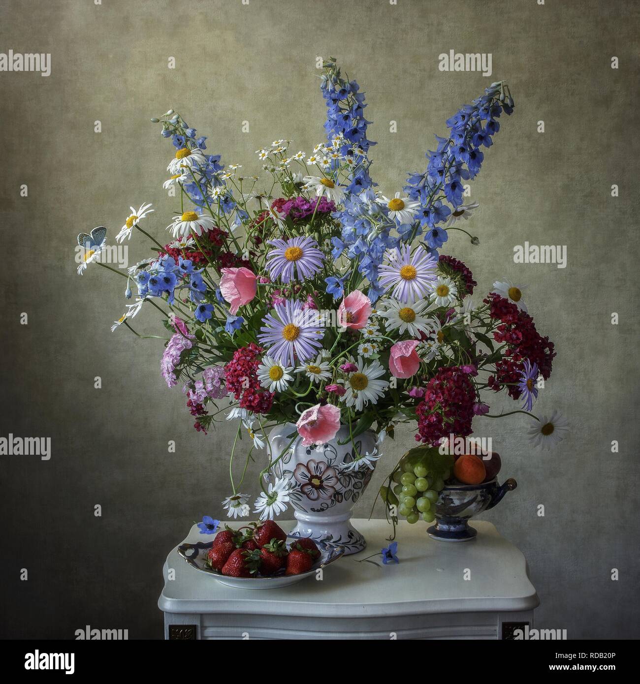 Still life with bouquet of summer garden flowers Stock Photo - Alamy