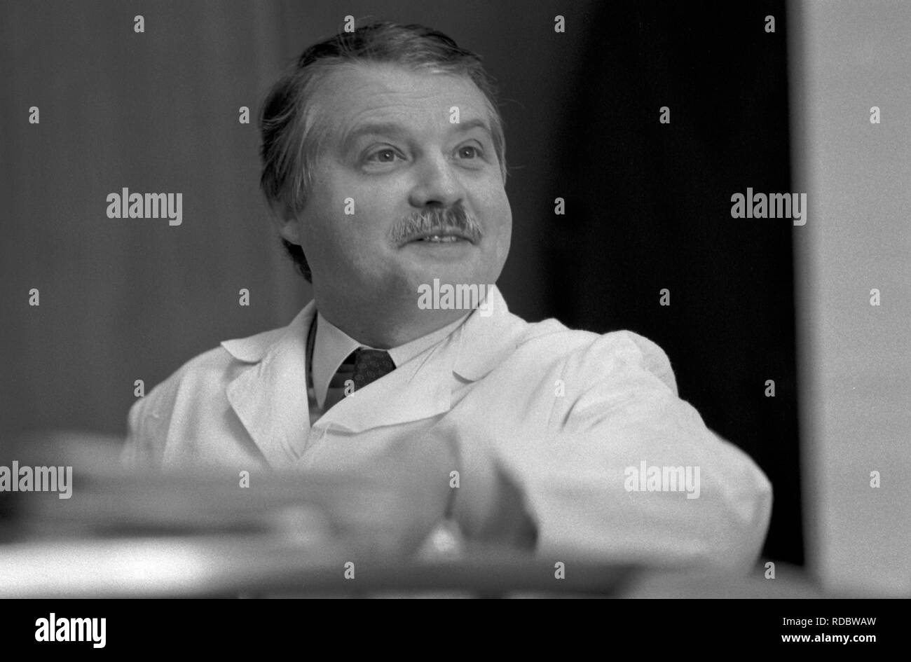 Professor Luc Montagnier portrait at the Pasteur Institute, Institut Pasteur Paris France 1980s Cure HIV AIDS  France. HOMER SYKES Stock Photo