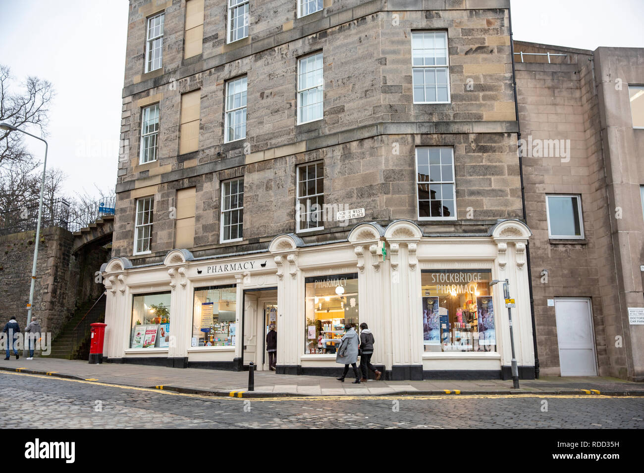 Edinburgh winter shops hires stock photography and images Alamy