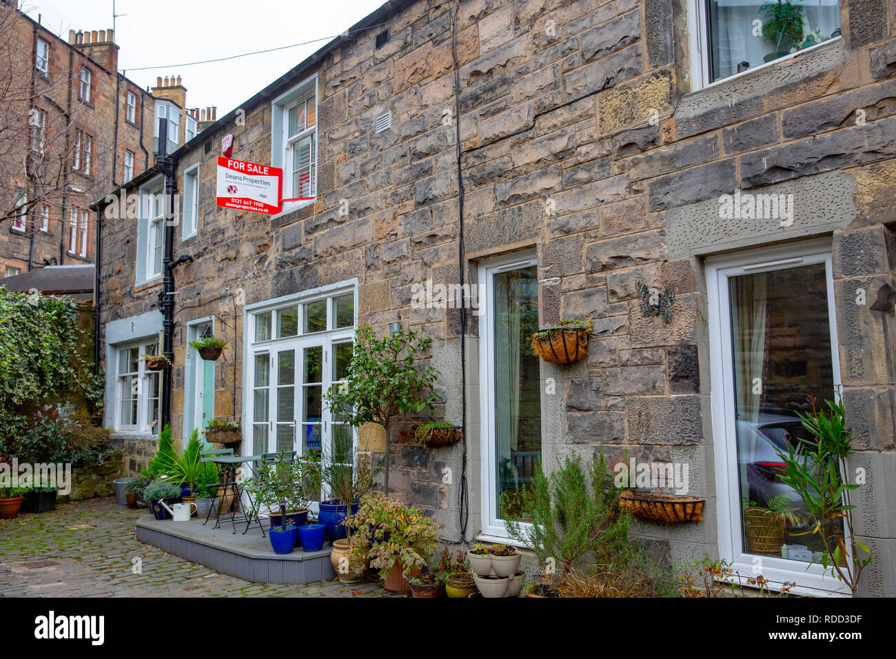 Edinburgh mews hires stock photography and images Alamy