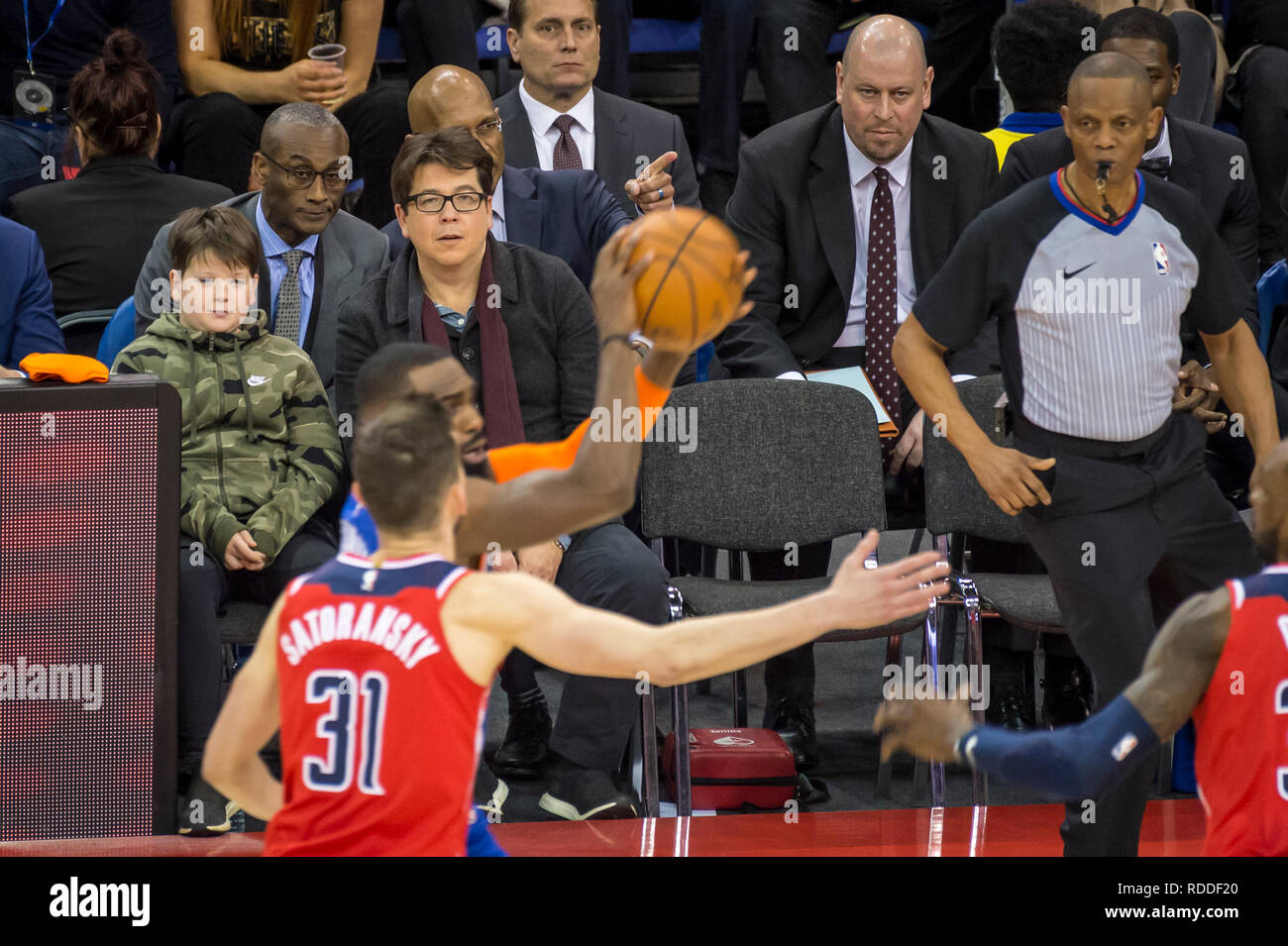 Londo , UK.  17 January 2019. Michael McIntyre (2nd left) and his son Ossie watch an NBA basketball game, NBA London 2019, between Washington Wizards and New York Knicks at the O2 Arena.  Final score: Wizards 101 Knicks 100.  Credit: Stephen Chung / Alamy Live News Stock Photo
