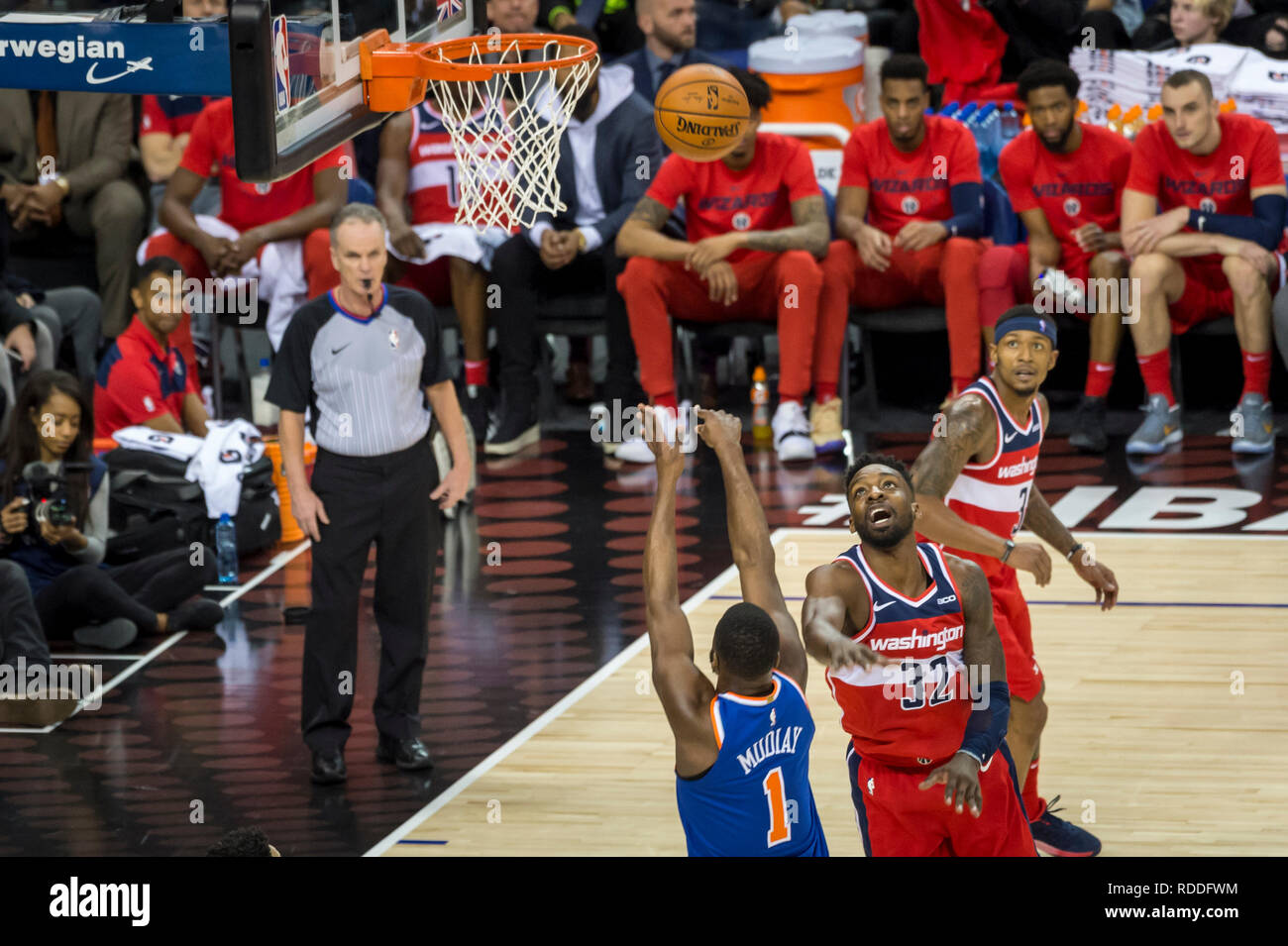 London, UK. 17 January 2019. Emmanuel Mudiay, Knicks' Guard, No.1, attempts a shot during an NBA basketball game, NBA London 2019, between Washington Wizards and New York Knicks at the O2 Arena.  Final score: Wizards 101 Knicks 100.  Credit: Stephen Chung / Alamy Live News Stock Photo