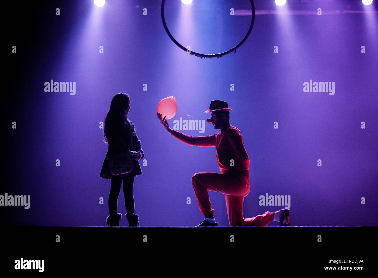 Girl performing circus show hi-res stock photography and images - Alamy