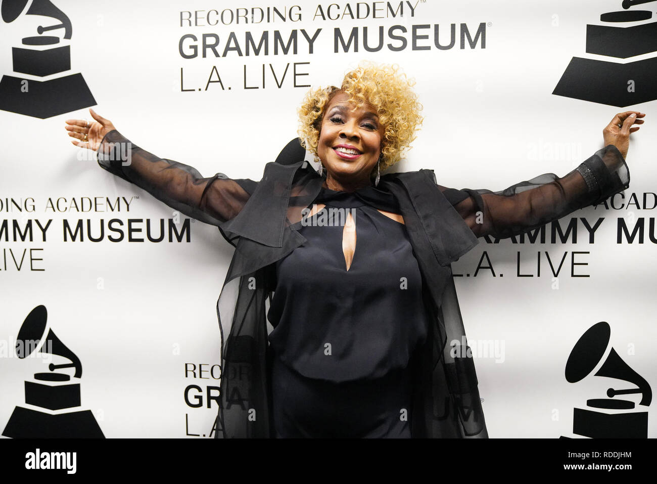 Los Angeles, CA, USA. 13th Jan, 2017. Musician Actor - THELMA HOUSTON, honored at The Grammy Museum, Los Angeles, CA, USA, January 17, 2019. Ms. Houston is an American singer and actress. She scored a number-one hit in 1977 with her recording of ''Don't Leave Me This Way'', which won the Grammy for Best Female R&B Vocal Performance. 25 years ago to the day, Ms. Houston lost her Grammy Award in the devastating Northridge earthquake. Scott Goldman, artistic director for the Grammy Muesum, presented Ms. Houston with a replacement grammy award. Ms. Houston performed some of her biggest hi Stock Photo