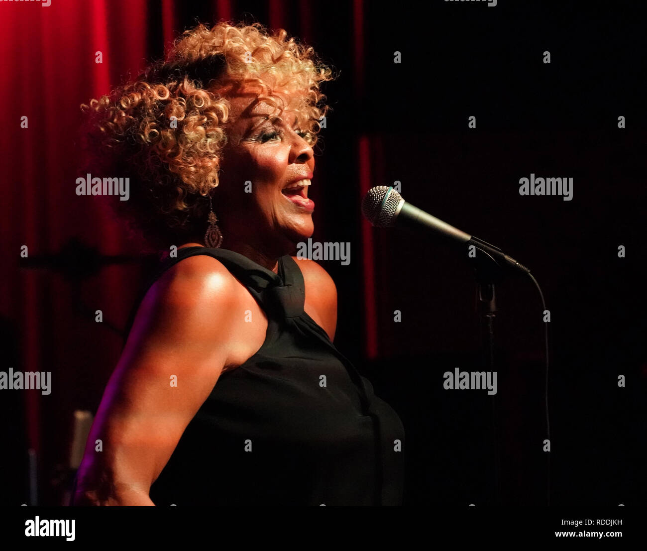 Los Angeles, CA, USA. 17th Jan, 2019. Musician Actor - THELMA HOUSTON, honored at The Grammy Museum, Los Angeles, CA, USA, January 17, 2019. Ms. Houston is an American singer and actress. She scored a number-one hit in 1977 with her recording of ''Don't Leave Me This Way'', which won the Grammy for Best Female R&B Vocal Performance. 25 years ago to the day, Ms. Houston lost her Grammy Award in the devastating Northridge earthquake. Scott Goldman, artistic director for the Grammy Muesum, presented Ms. Houston with a replacement grammy award. Ms. Houston performed some of her biggest hi Stock Photo