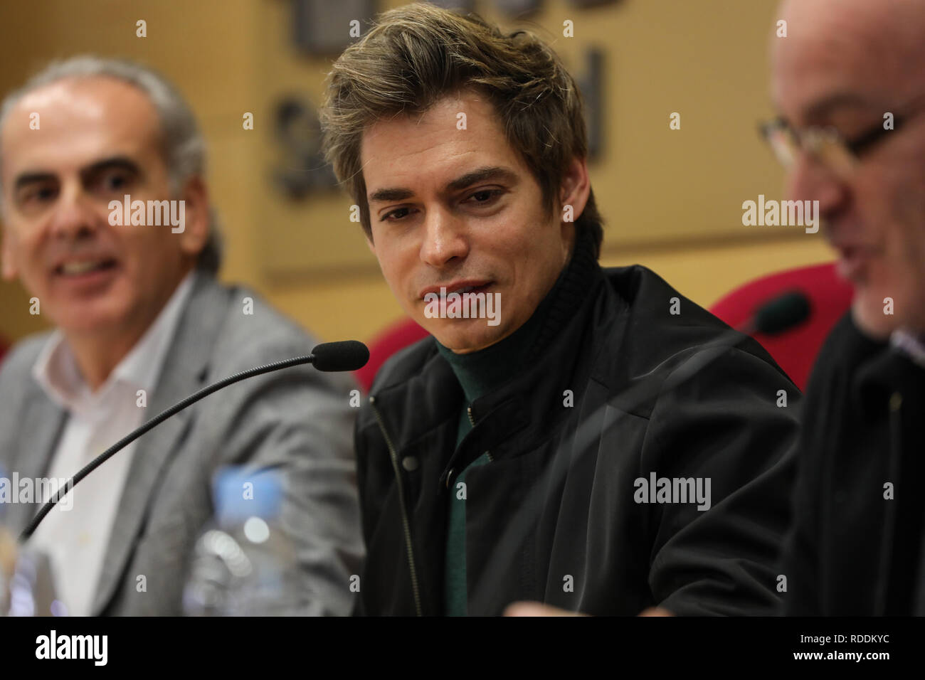 Madrid, Spain. 18th January, 2019. Carlos Baute, Venezuelan singer and president of the NGO 'A medicine for Venezuela' speaking about the situation in Venezuela. The Councilor for Health of the Community of Madrid, Enrique Ruiz Escudero, accompanied by the ambassador of the NGO 'A medicine for Venezuela', the Venezuelan singer Carlos Baute, and the director of the Association, Vanessa Pineda, assist in the donation of sanitary material performed by the University Hospital of the Sureste to the aforementioned organization. Credit: Jesús Hellin/Alamy Live News Stock Photo