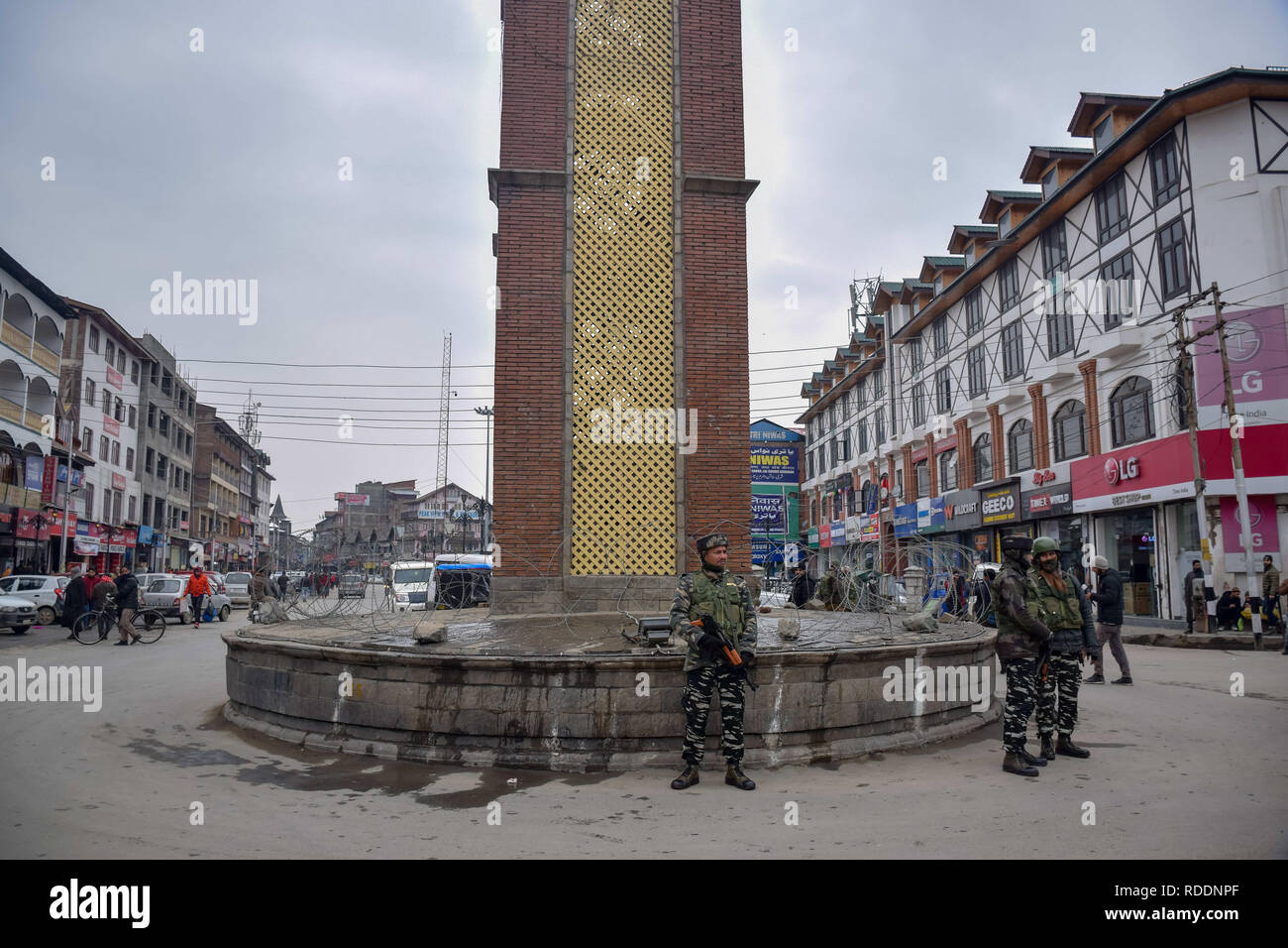 January 18, 2019 - Srinagar, Jammu & Kashmir, India - Indian paramilitary forces seen standing guard next to the Clock tower at city center Lal chowk Srinagar. Credit: Idrees Abbas/SOPA Images/ZUMA Wire/Alamy Live News Stock Photo