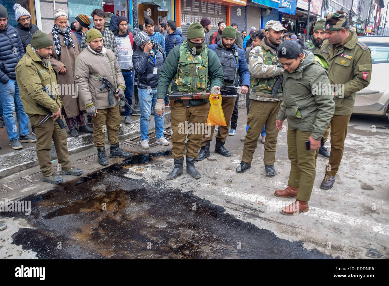 January 18, 2019 - Srinagar, Jammu & Kashmir, India - Members of Jammu and Kashmir police seen inspecting the site of explosion at city centre Lal chowk Srinagar. Credit: Idrees Abbas/SOPA Images/ZUMA Wire/Alamy Live News Stock Photo