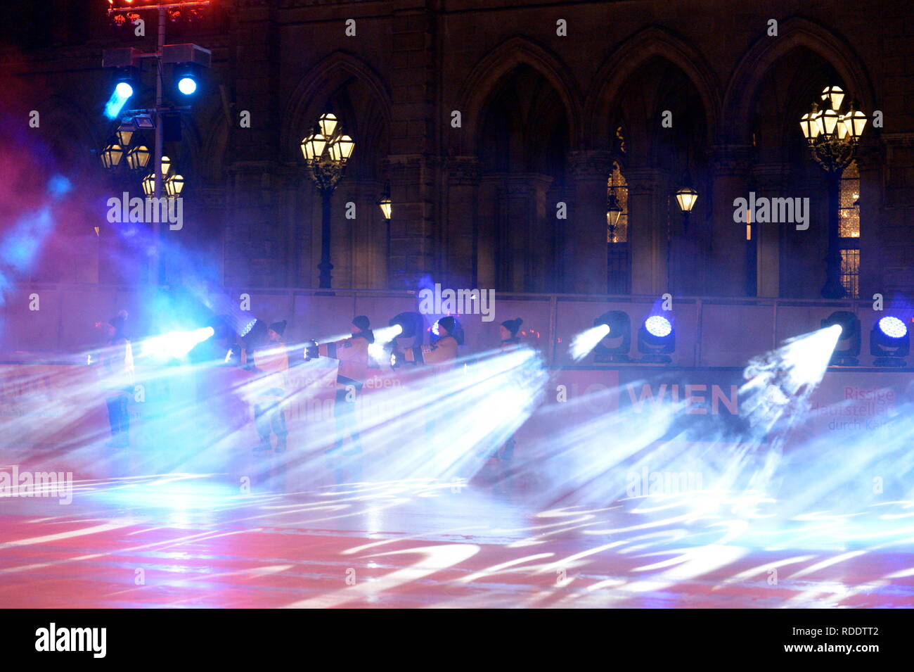 Vienna, Austria. 18 January 2019. On 18.01.2019 at 19:00 clock the 24th Vienna Ice Dream was opened with the new 'Sky Rink' on the first floor. This attraction of a skating rink on two levels is not only spectacular, but also expands the ice landscape between the town hall, Burgtheater, parliament and university to the unprecedented size of 9,000 m². Credit: Franz Perc / Alamy Live News Stock Photo