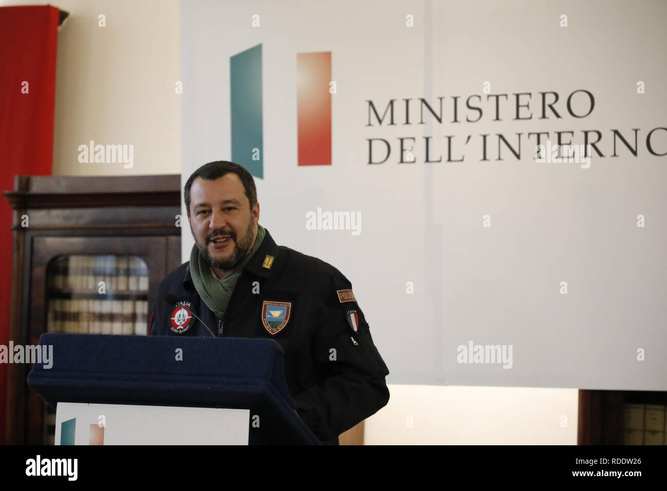 Italy. 18th Jan, 2019. January 18, 2019 - Afragola (Na) the Italian Interior Minister Matteo Salvini arrives in the province of Naples to give his reassurance on security given the latest incidents of extortion against tradesci as the pizza maker Gino Sorbillo to whom a bomb was put to intimidate him.in photo: Minister Matteo Salvini Credit: Fabio Sasso/ZUMA Wire/Alamy Live News Stock Photo