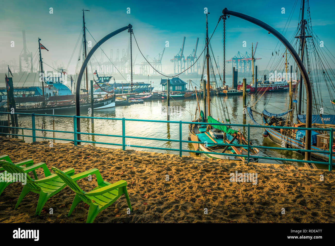 Deutschland, Hamburg, Elbe, Hafen, Övelgönne, Museumshafen, Cafe, Elbterassen Stock Photo