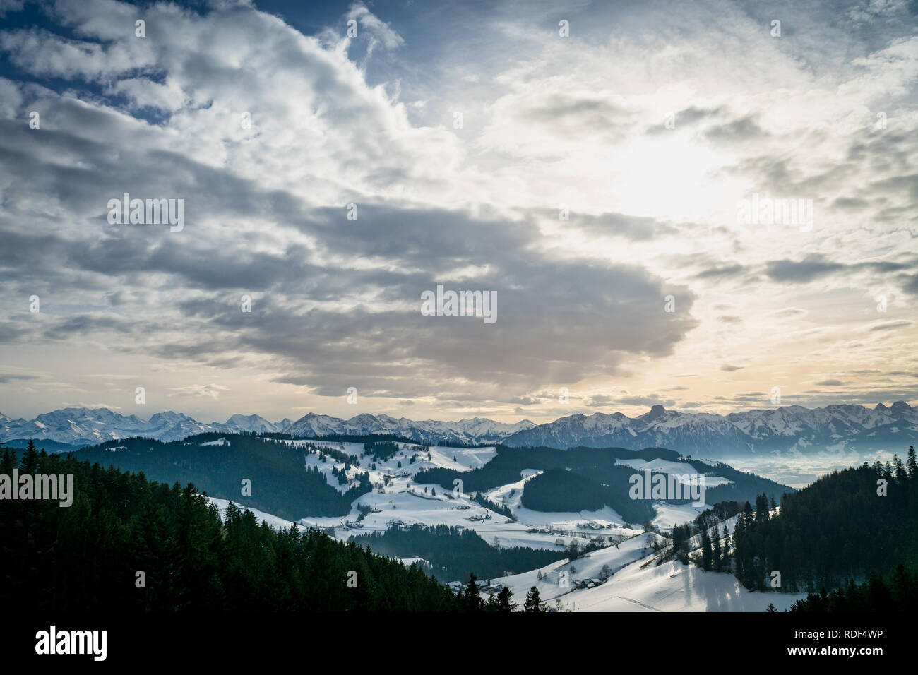 Aussicht auf die Berner Alpen vom Aebersold, Linden, Schweiz Stock Photo