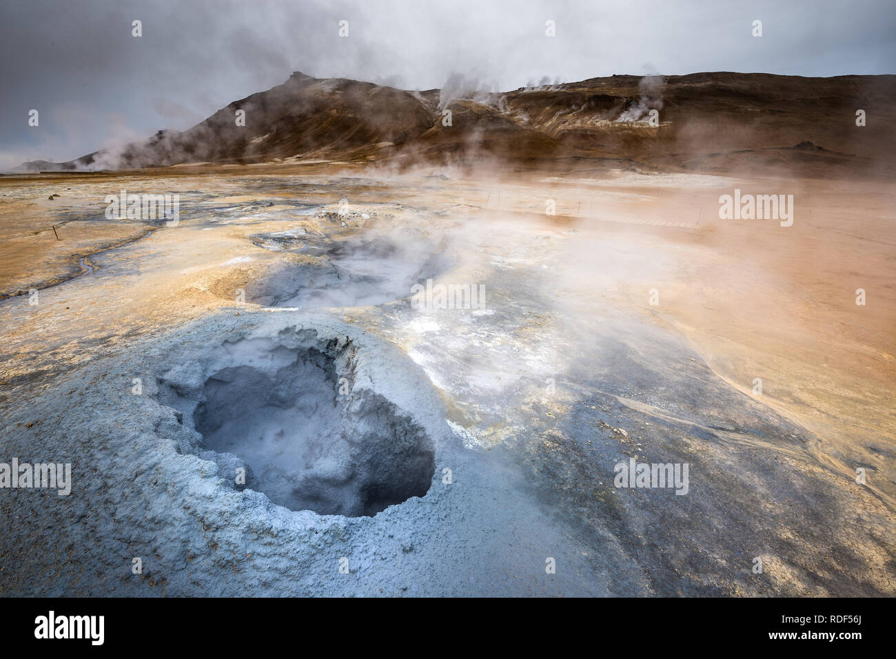 Heisse Quellen bei Namafjall am Myvatn See, Island Stock Photo - Alamy