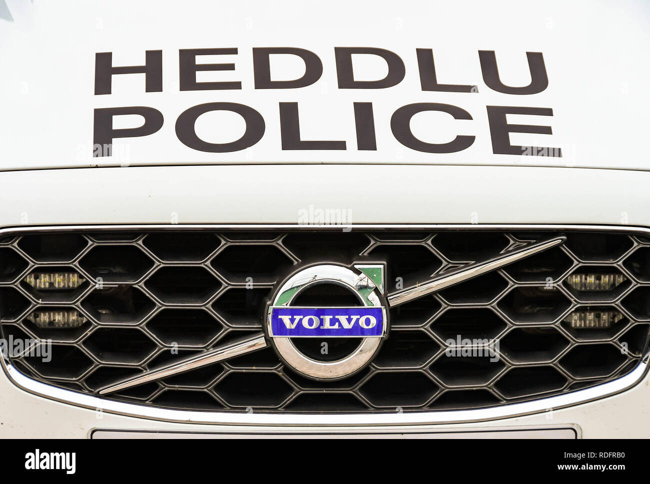 BUILTH WELLS, WALES - JULY 2018: Close up of the front of a police patrol car with bilingual signs Stock Photo