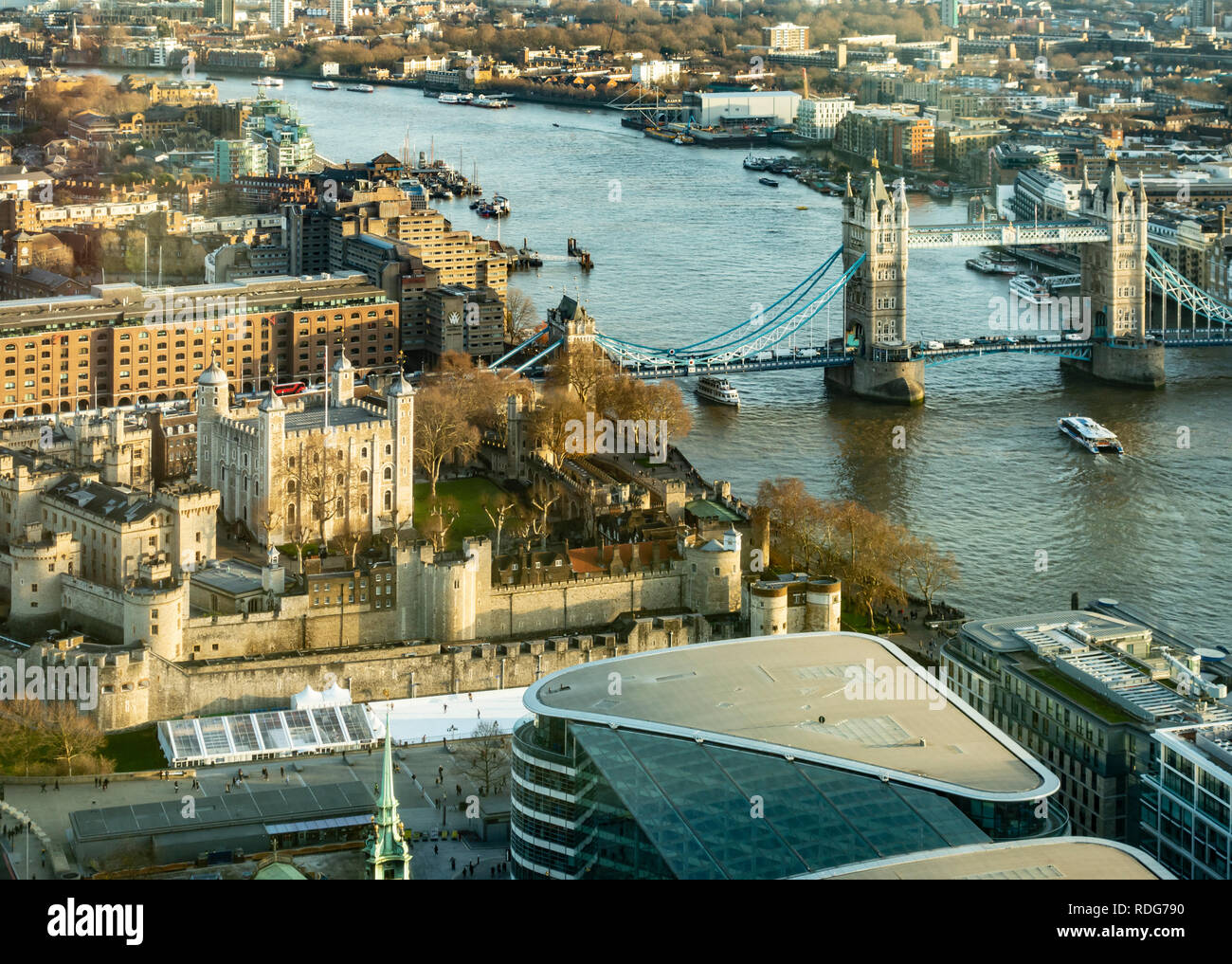 Tower of london at river thames hires stock photography and images Alamy