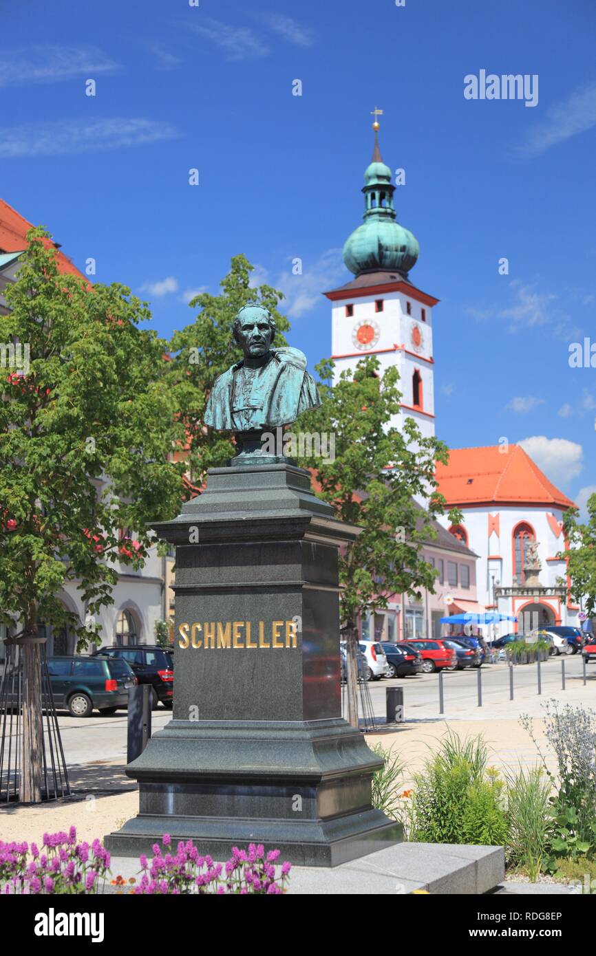 Monument to Johann Andreas Schmeller with the Stadtpfarrkirche Mariae Himmelfahrt, parish church of the Assumption at back Stock Photo