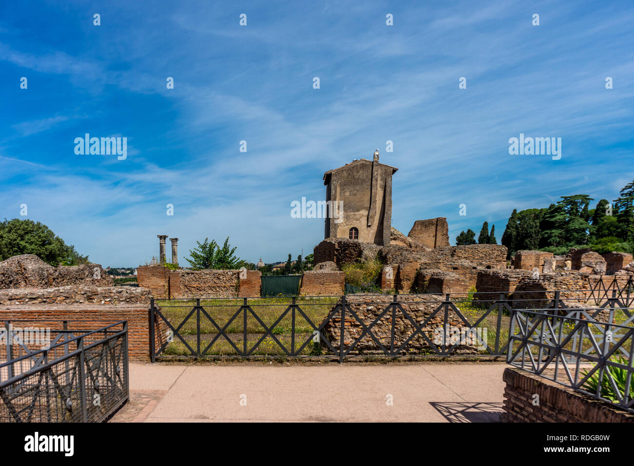 The ancient ruins at the Roman Forum, Palatine hill in Rome Stock Photo ...