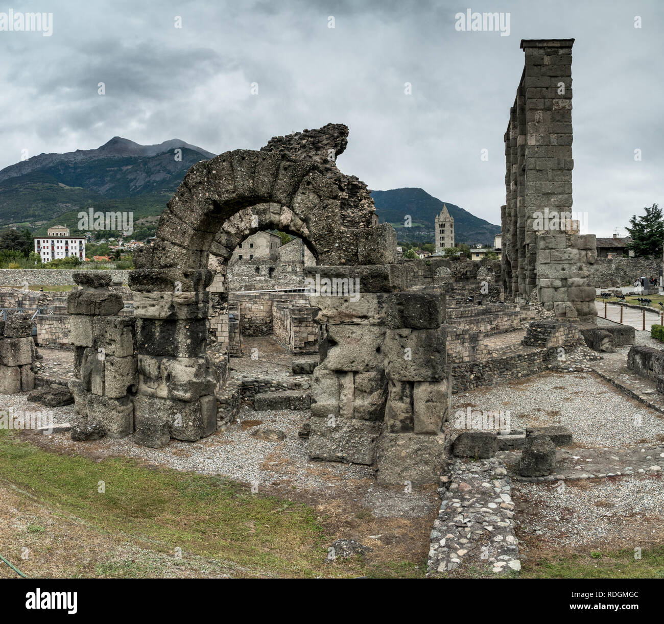 Archeologische Überreste des Teatro Romano in Aosta, Italien Stock
