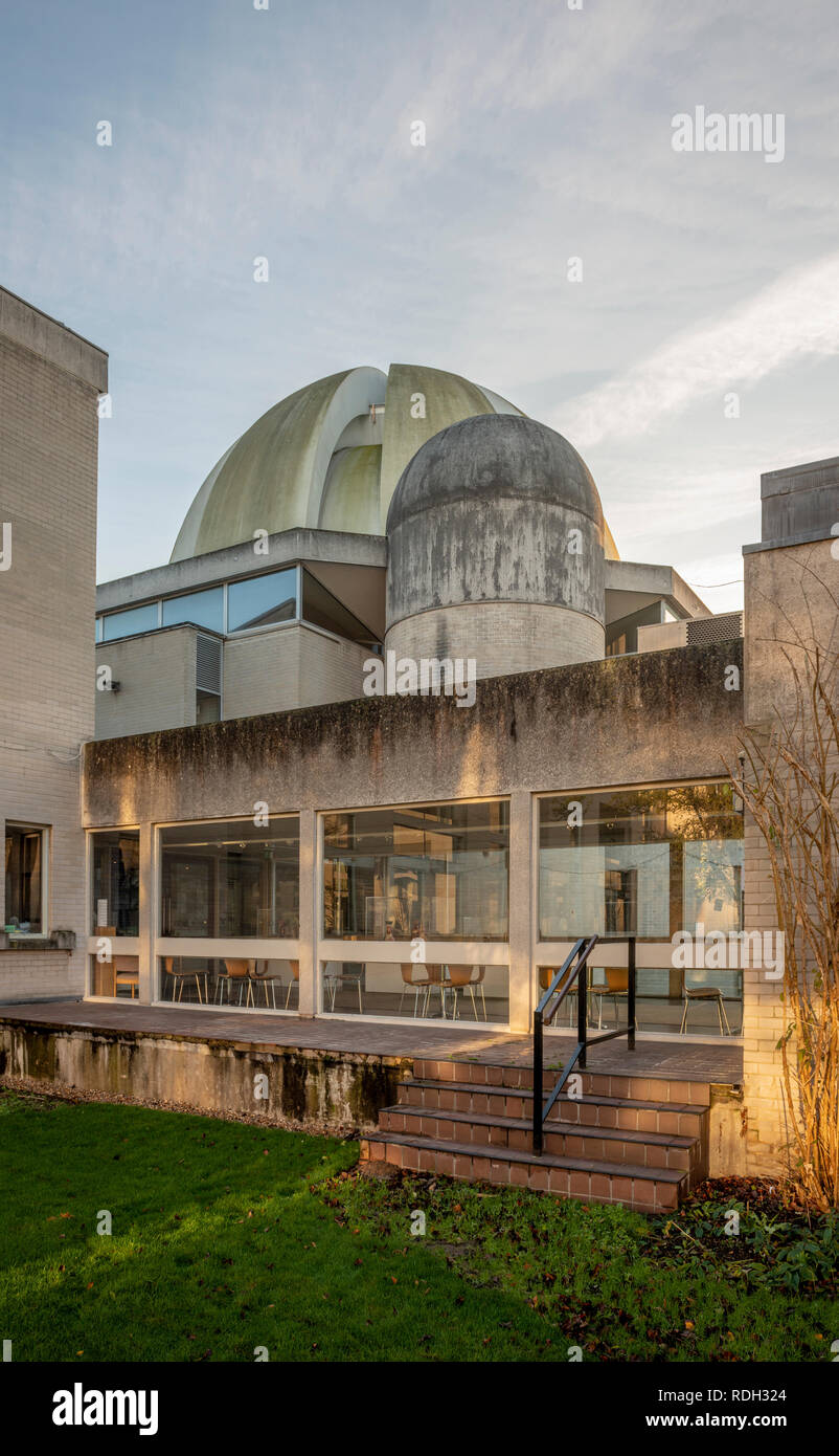 The gardens and buildings of women-only Murray Edwards College, Cambridge University, UK Stock Photo