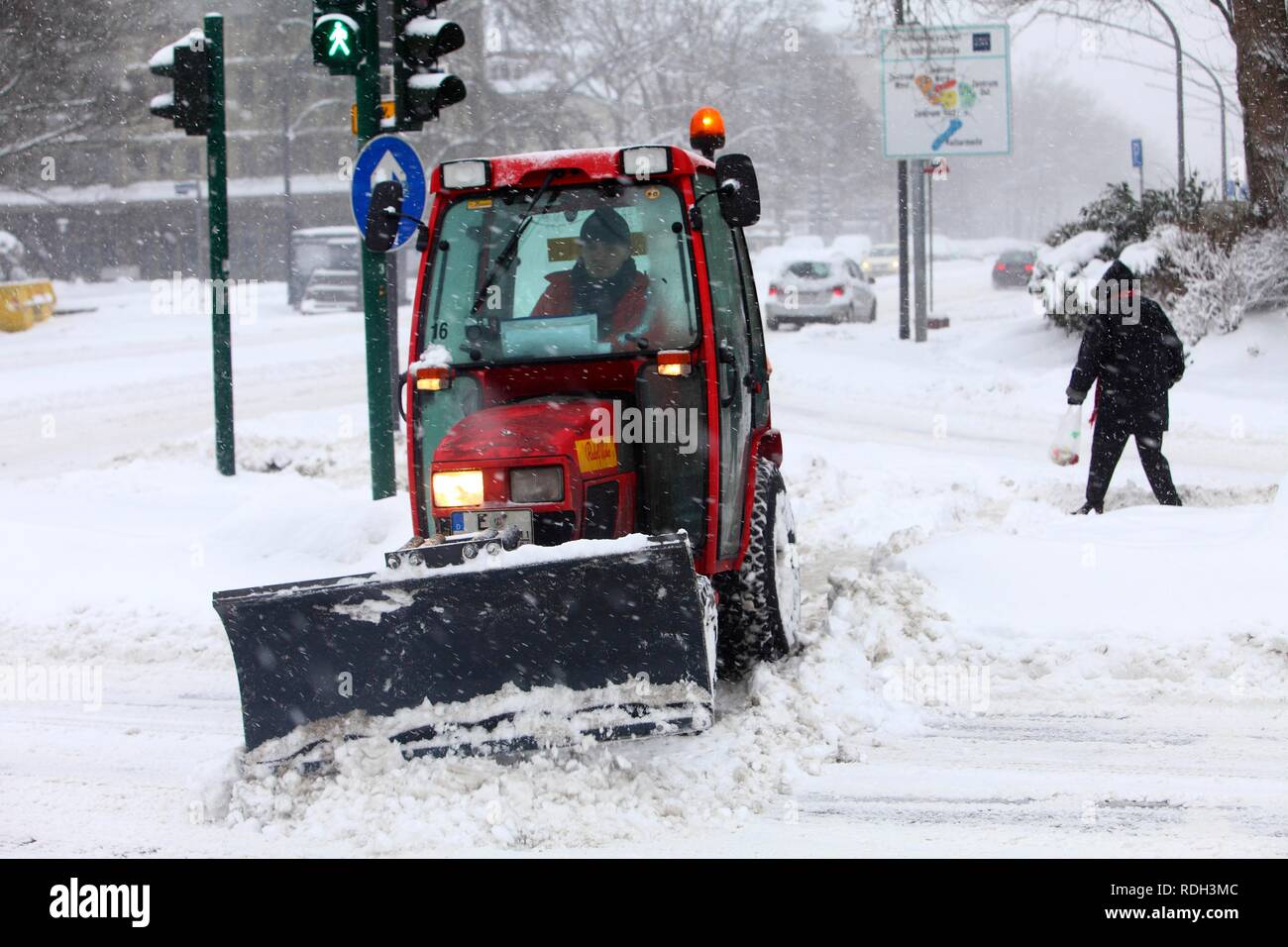 Small snow plough clearing the sidewalk, private company contracted by the city, Essen, North Rhine-Westphalia Stock Photo