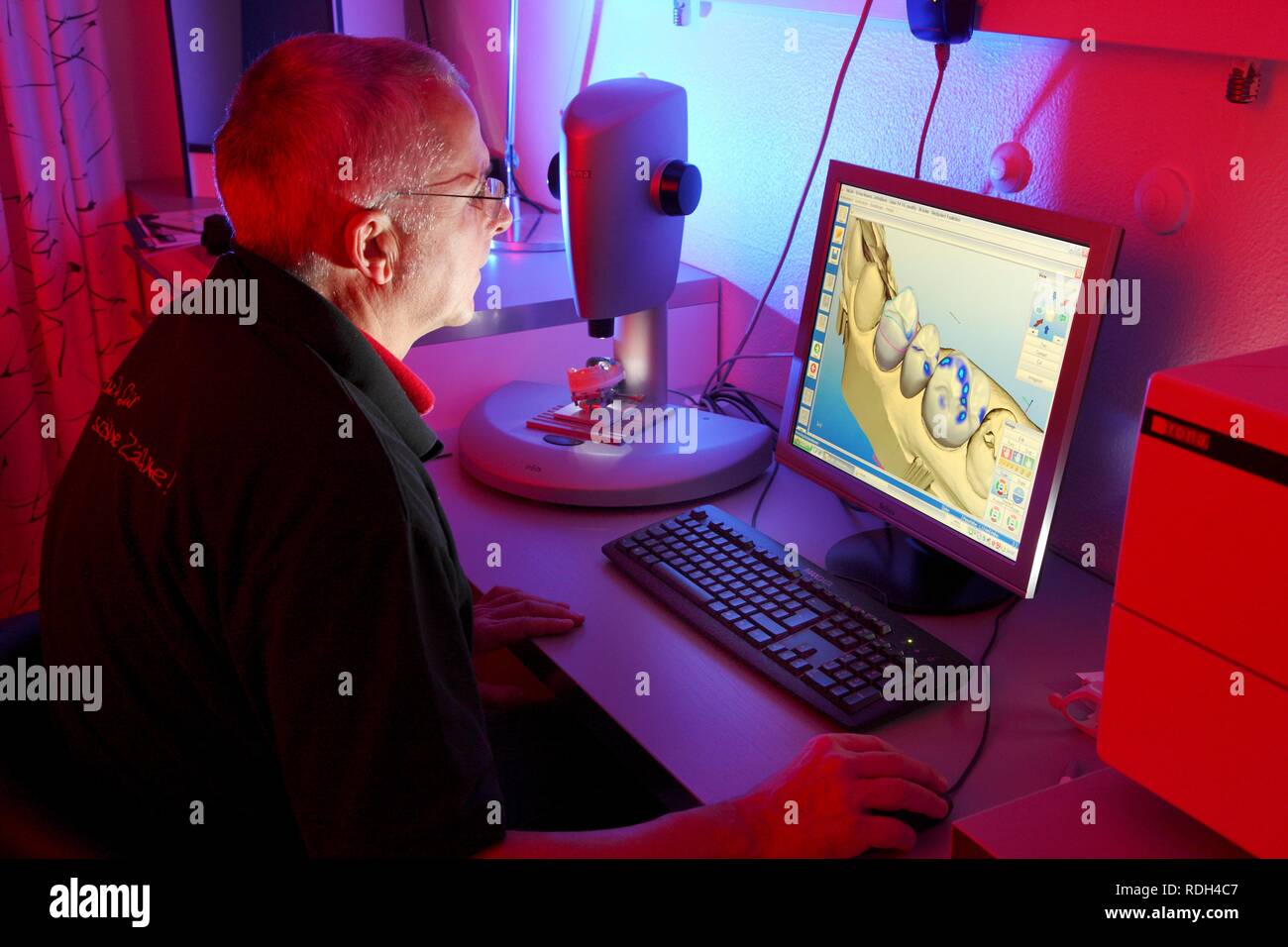 Dental laboratory, manufacture of a dental prostheses by a master