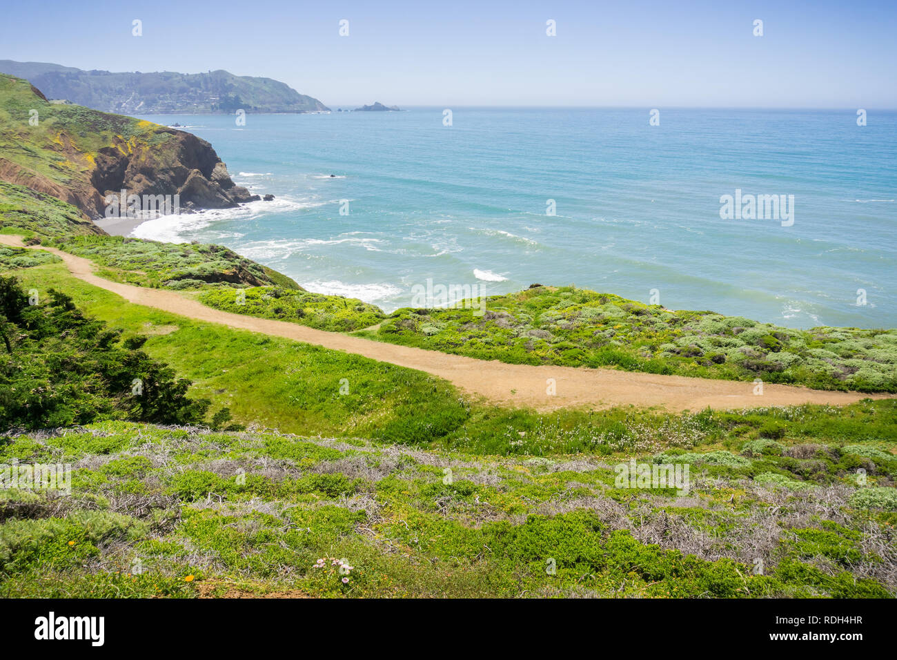 Rugged coastal cliffs pacifica hi-res stock photography and images - Alamy