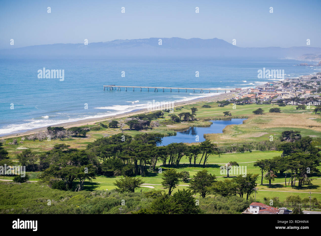 Aerial view of Pacifica Municipal Pier and Sharp Park golf course as seen  from the top of Mori Point, Marin County in the background, California  Stock Photo - Alamy