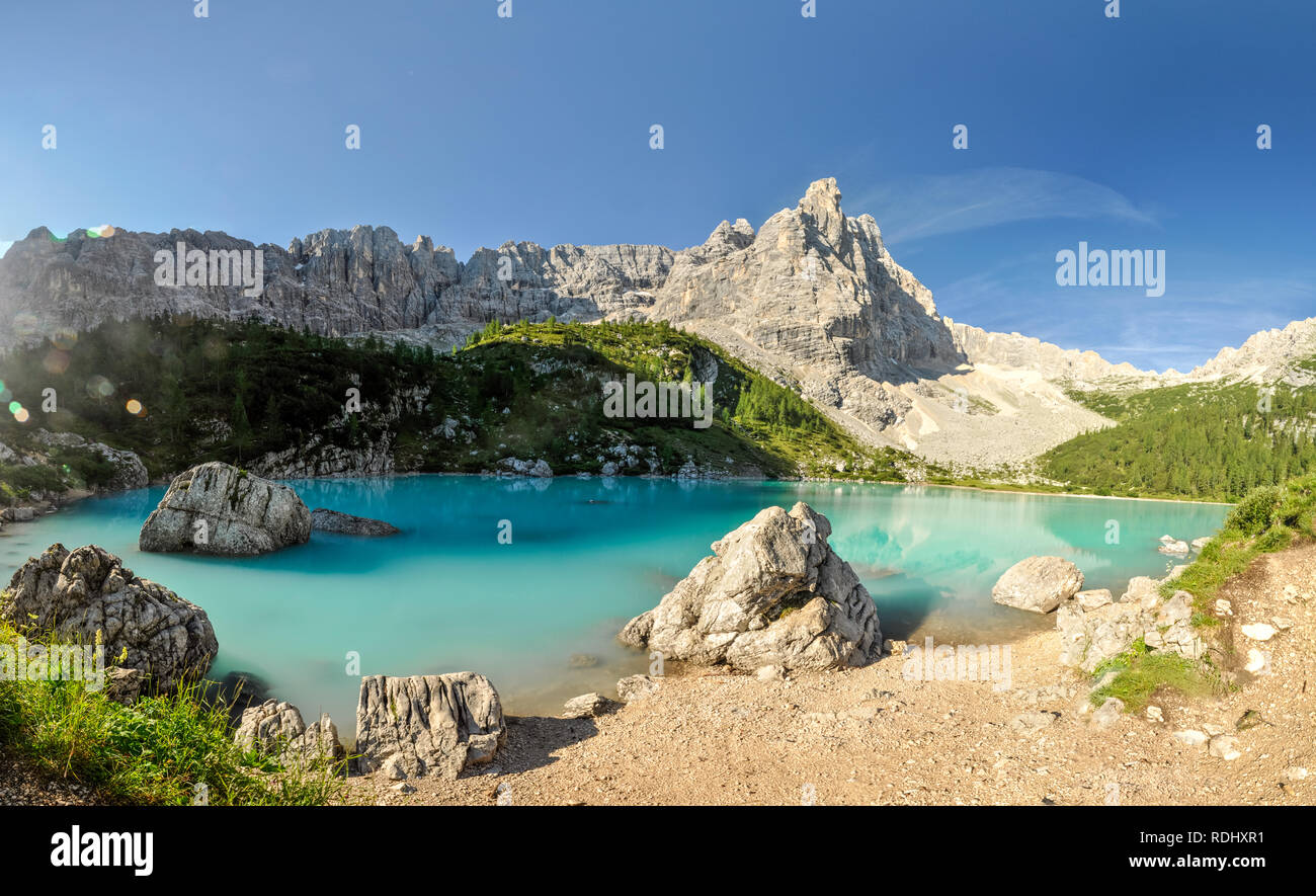 Beautiful turquoise Lake Sorapis in Italian Dolomites, popular destination for hikers. Stock Photo