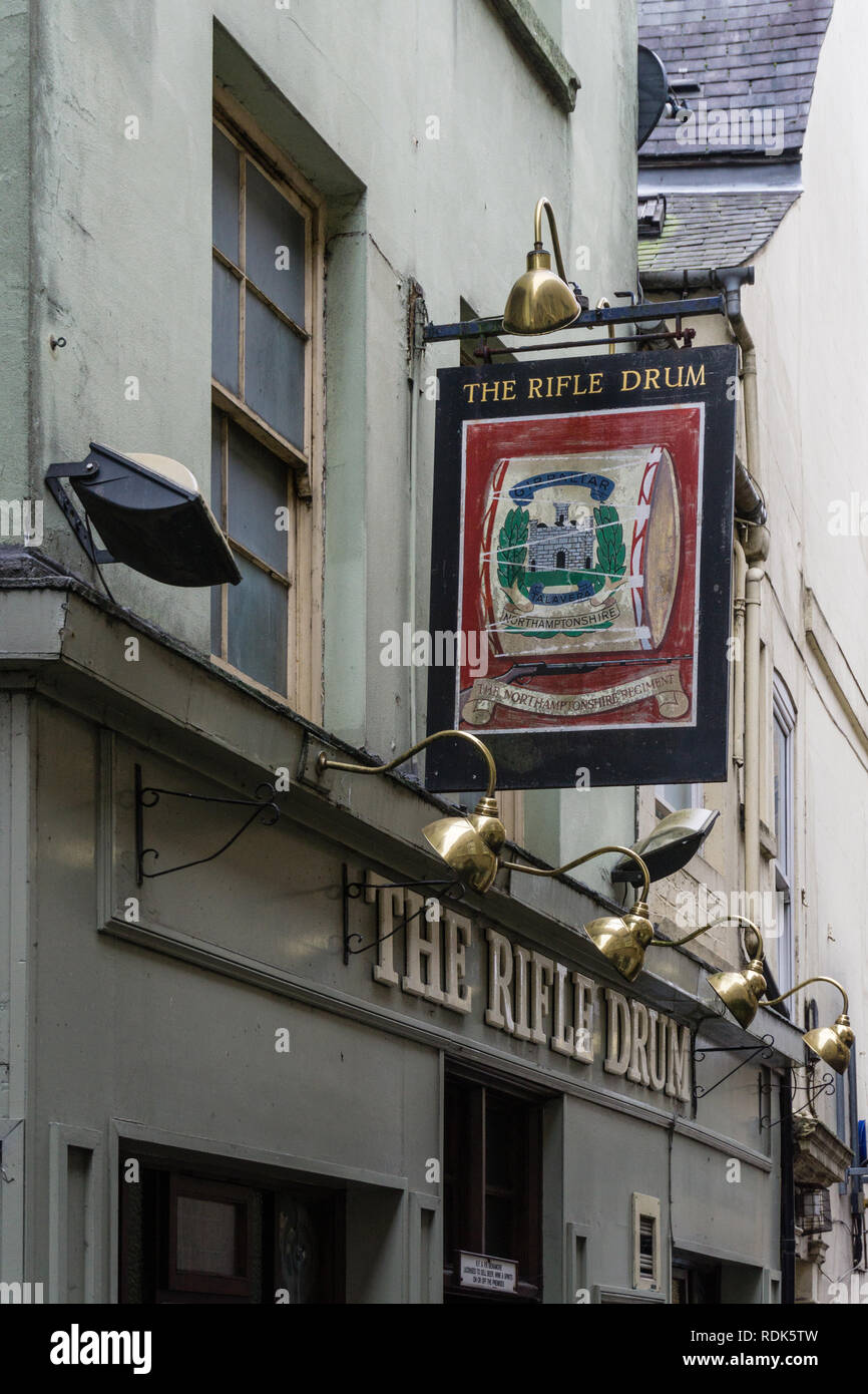 Weathered sign for the Rifle Drum, a small town centre pub, Northampton, UK Stock Photo