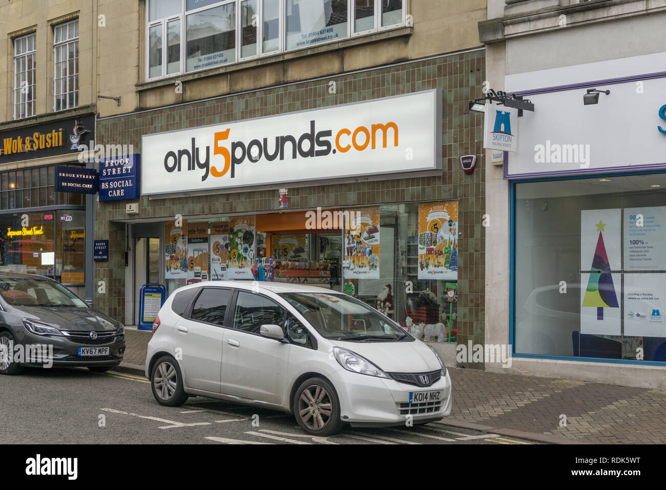 Five pounds shop hi-res stock photography and images - Alamy