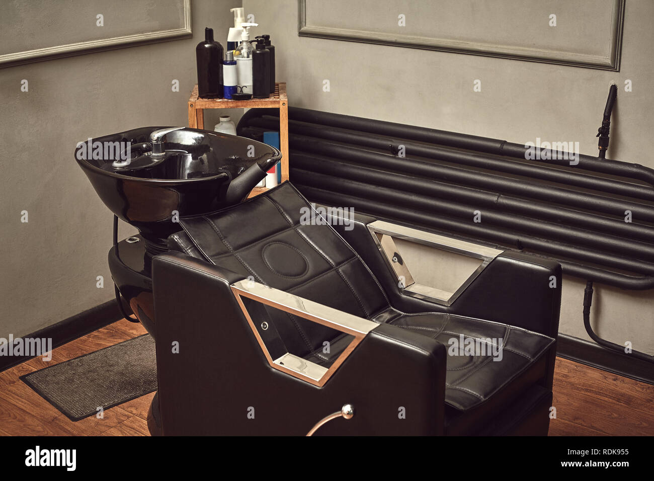 Old fashioned wash basin hi-res stock photography and images - Page 3 -  Alamy