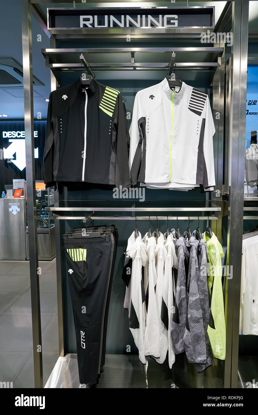Descente store hires stock photography and images Alamy